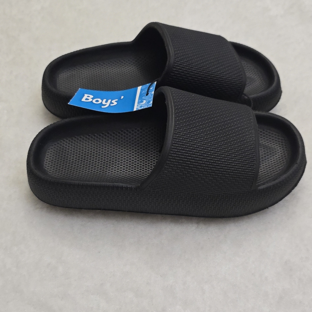 NWT Boys Black Slides S 11/12 Sandals Casual Slip On Shoes - Picture 2 of 5